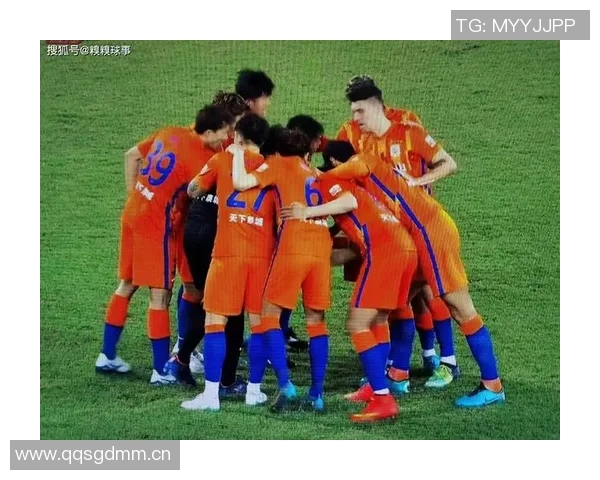 成都篮球队配合问题引发热议球迷对战术和默契的不同看法